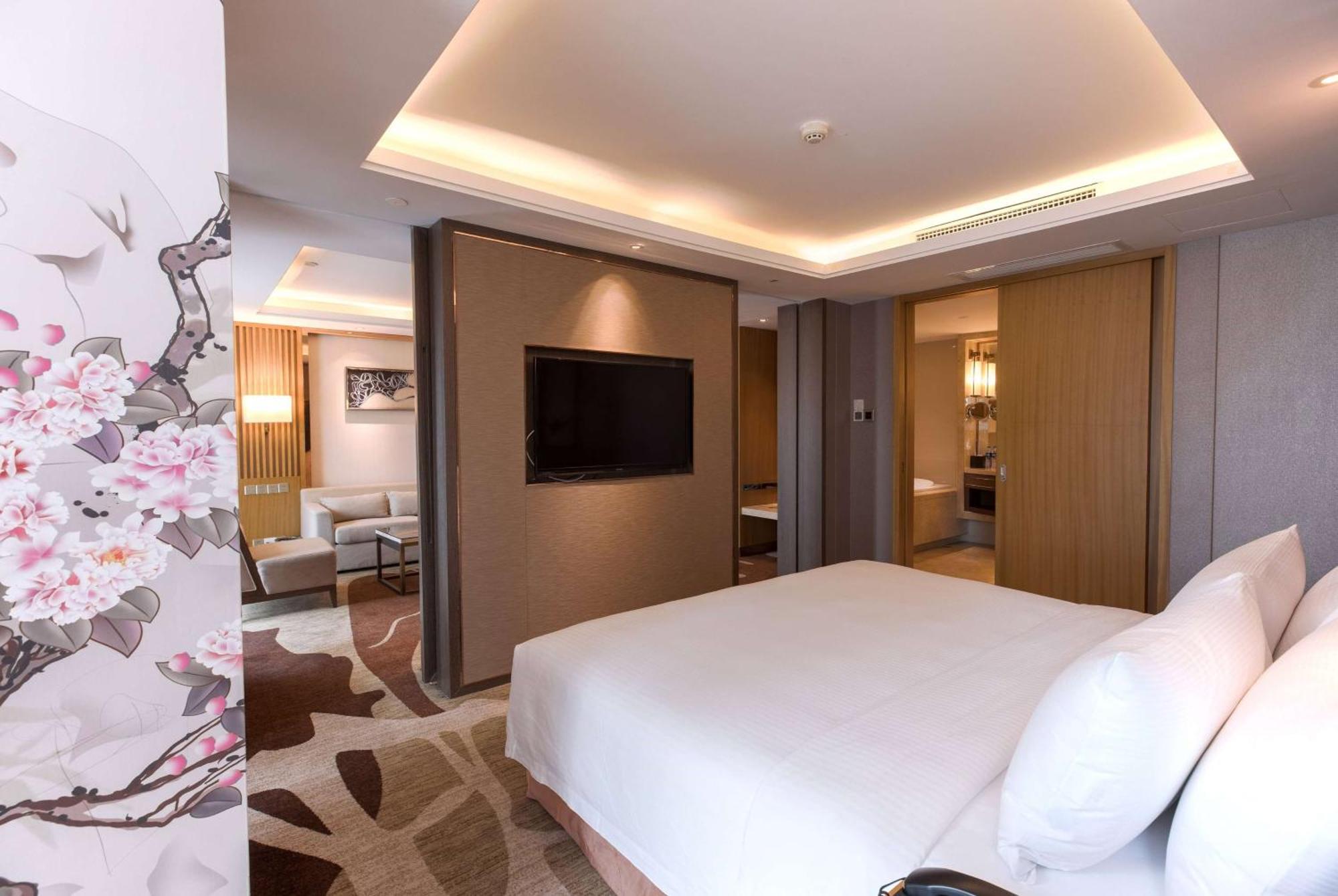 Hotel Ramada Plaza By Wyndham Fuzhou South Exterior foto