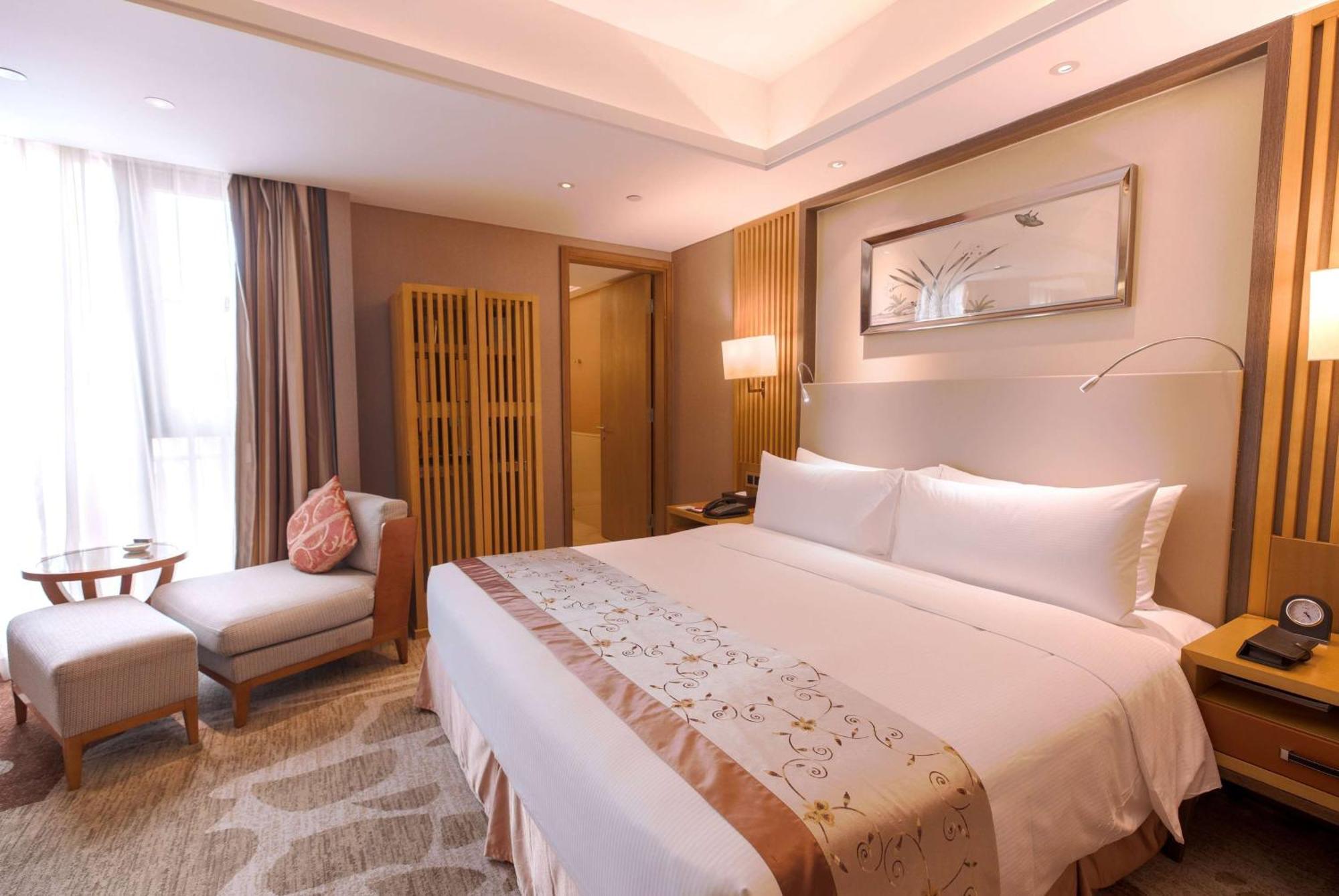Hotel Ramada Plaza By Wyndham Fuzhou South Exterior foto