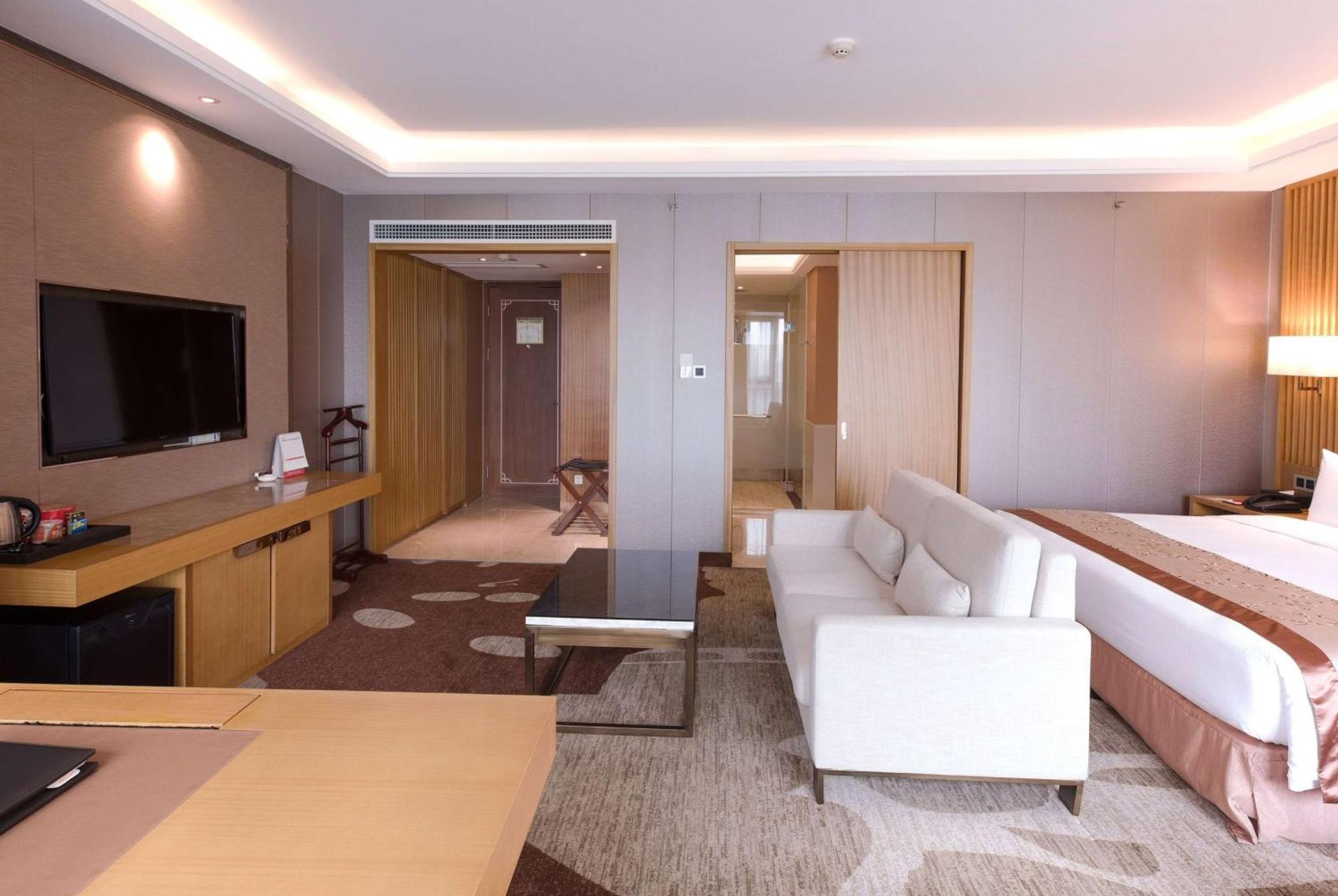 Hotel Ramada Plaza By Wyndham Fuzhou South Exterior foto